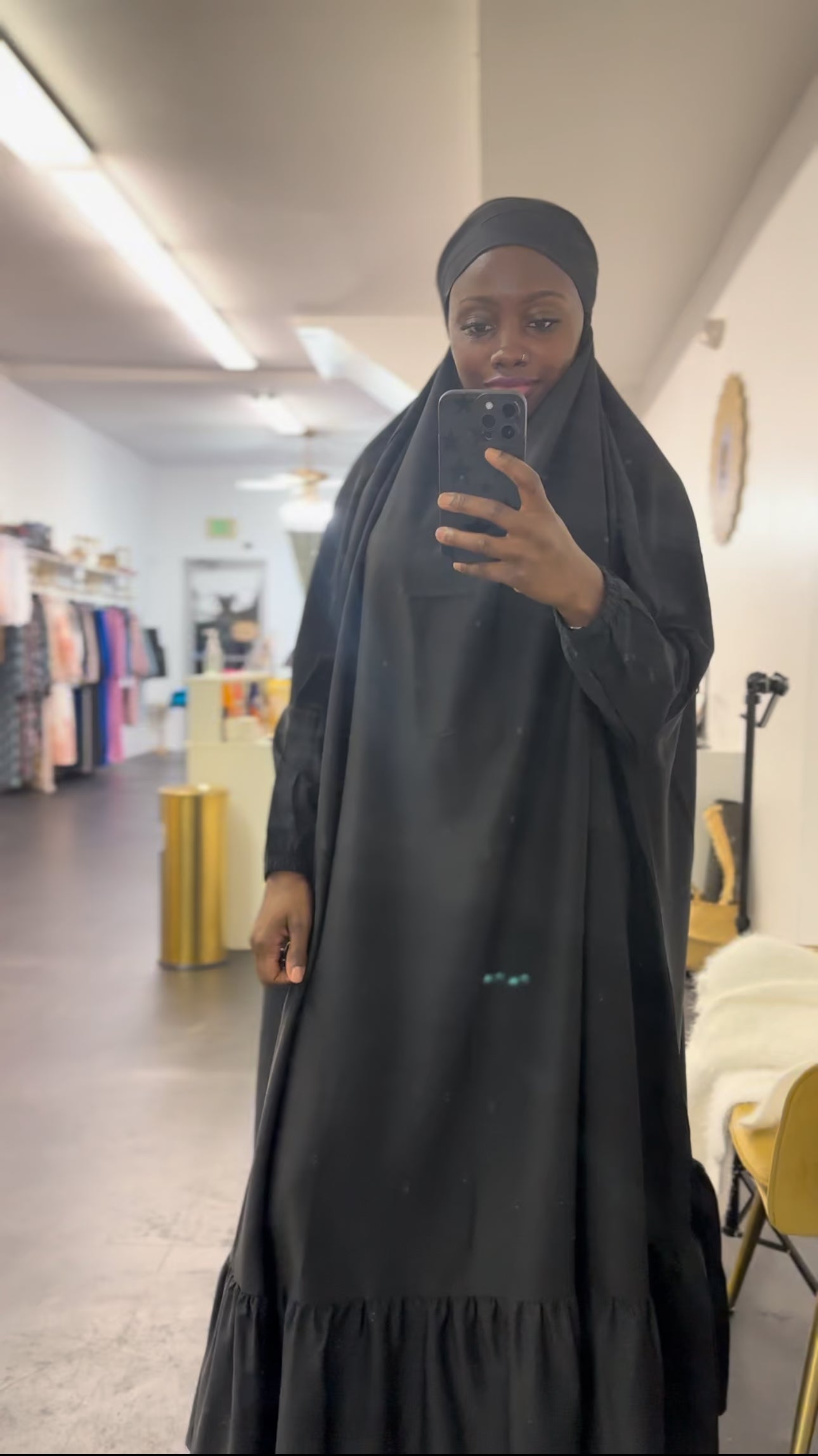 Lily Abaya - Le Décor