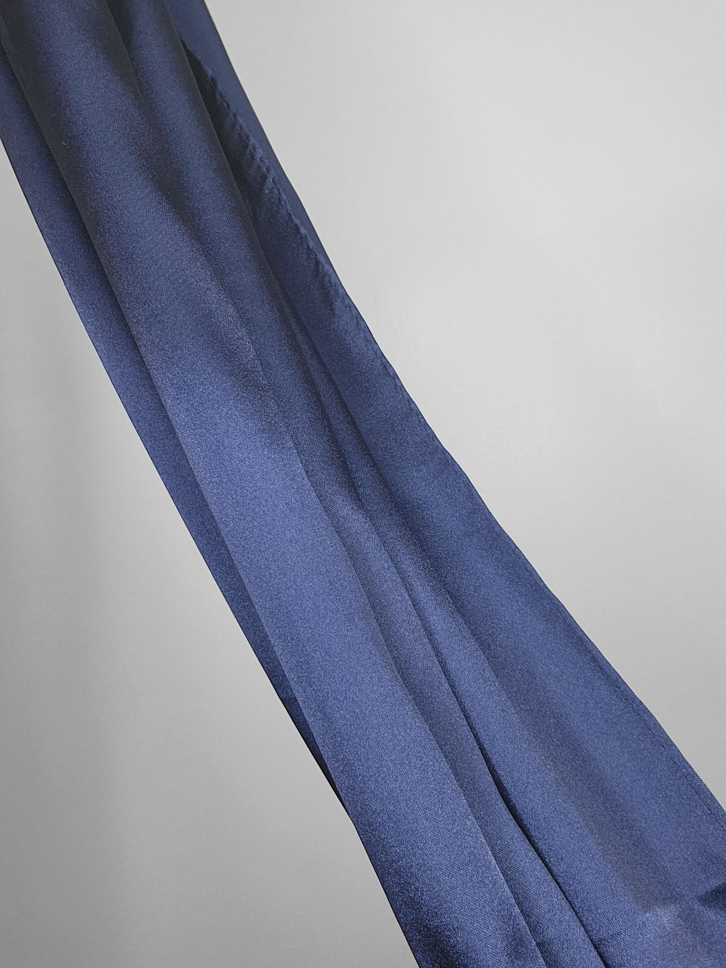Blue Satin Hijab - Le Décor