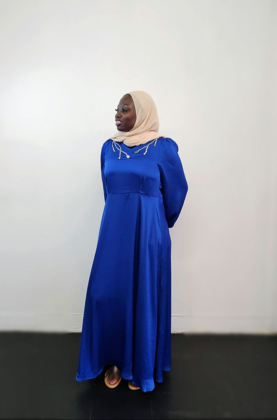 Blue Mona Abaya - Le Décor