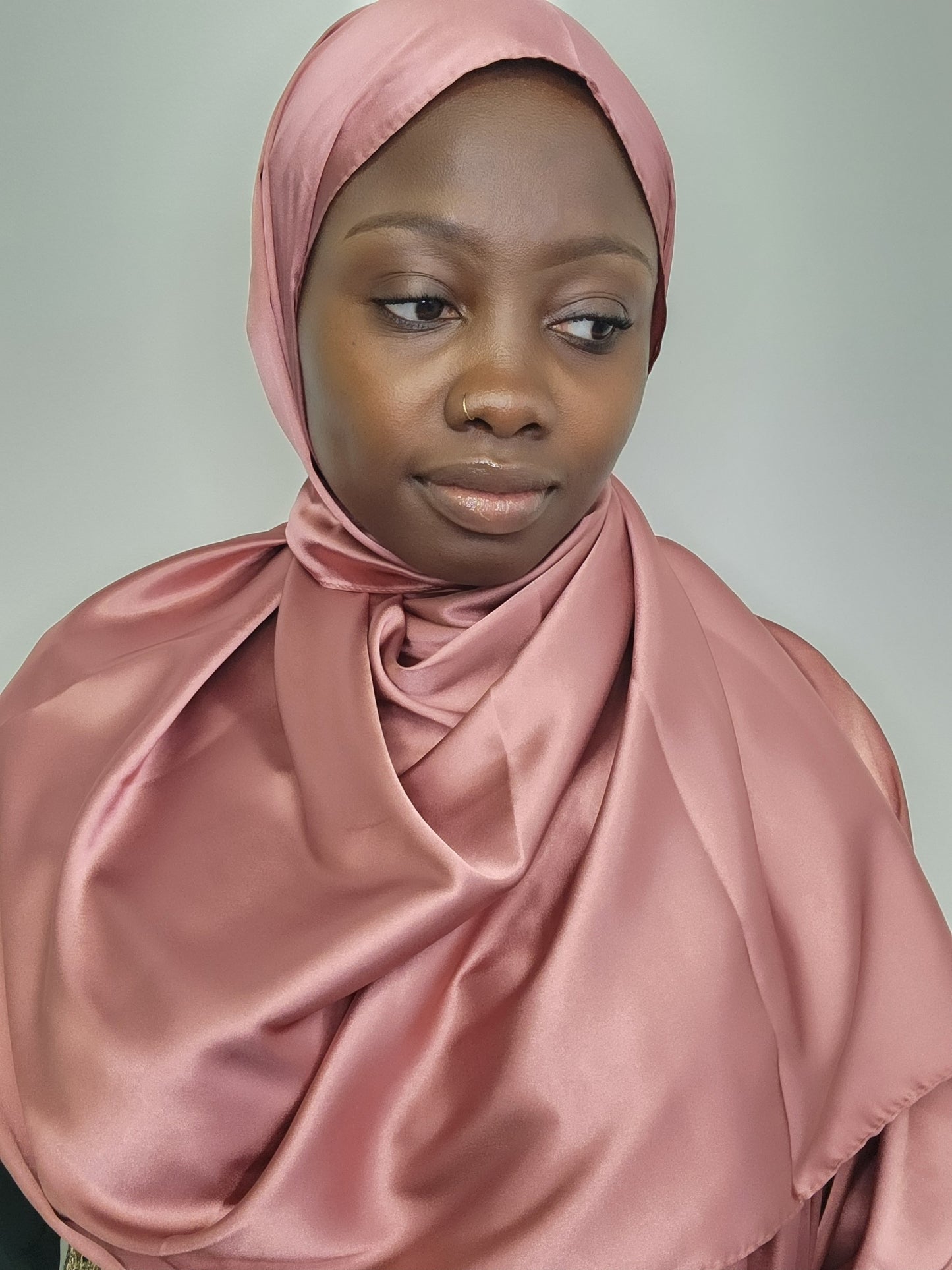 Rose Satin Hijab - Le Décor