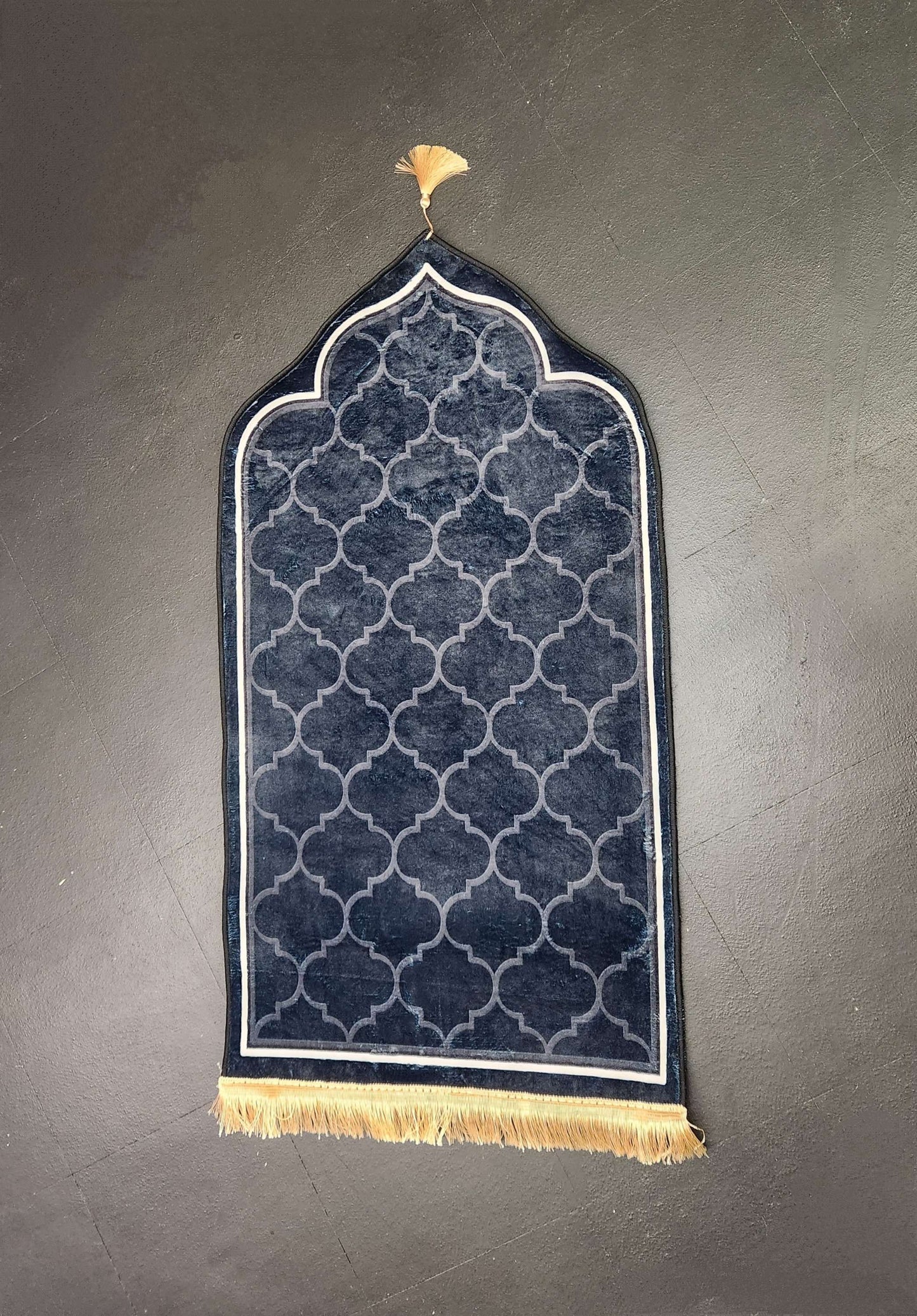 Lux Black Prayer Rug - Le Décor